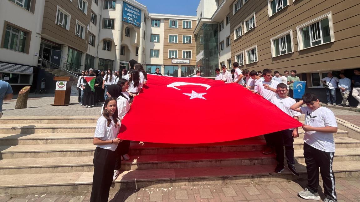 Erdem Beyazıt İmam Hatip Ortaokulundan Mezuniyet Coşkusu